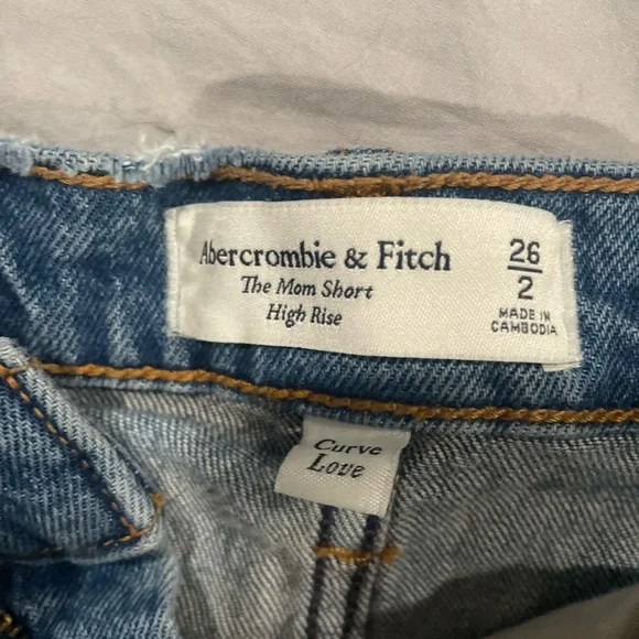 NEW!! Never worn. just washed once after trying on. Abercrombie mom shorts - Picture 1 of 5